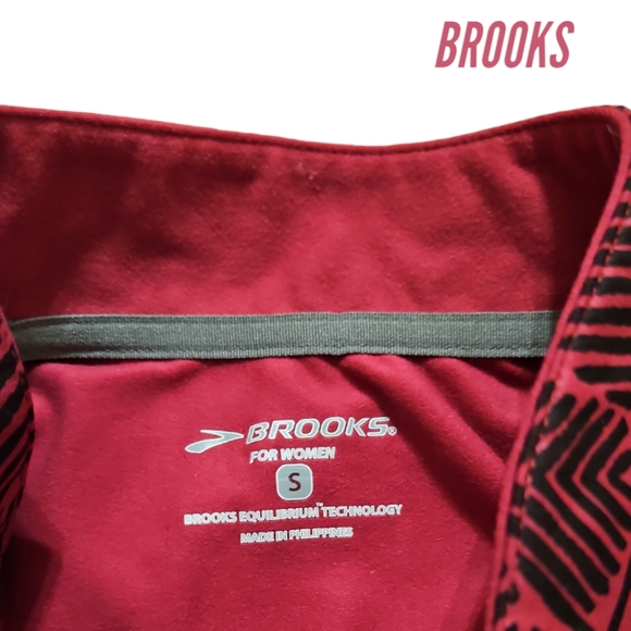 Brooks For Women Equilibrium Tech Pullover w thumbholes - Picture 6 of 6